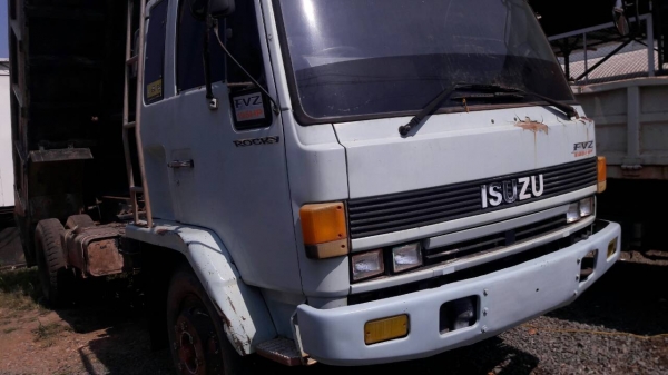 หกล้อ อีซูซุ ร็อค FSR11H165ดั้ม5คิว พ.เวอร์ ยาง900 สภาพดีสวยเดิมๆพร้อมใช้ ทะเบียนพร้อมโอน