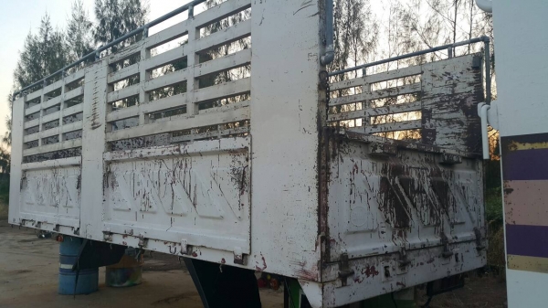 ขายด่วนกะบะล่องสามมิตรไม่ดั้ม ยาว6.20 สูง1.90 ใส่ฮีโน่มา