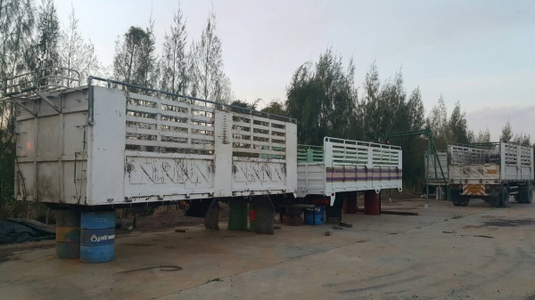 ขายด่วนกะบะล่องสามมิตรไม่ดั้ม ยาว6.20 สูง1.90 ใส่ฮีโน่มา