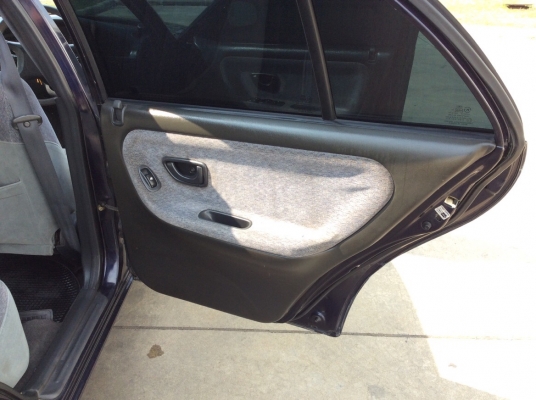 ขายรถ ฮุนได โซนาต้า ปี95 เครื่องหัวฉีด 2.0 เกียร์ออโต้ ติดแก๊สLPG ใช้ได้ 2ระบบ ไฟฟ้าทั้งคัน ภายในสวยมากสะอาดเบาะปรับไฟฟ้า แอร์หนาววิทยุCDพร้อม เบรคabs ตัวถังสวยเดิมไม่มีชน สีเงาสวยบางเดิมทั้งคัน แม็ก15" รถขับดีนิ่มนวลมาก ภาษี59 ขายถูกครับ