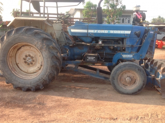 ขาย FORD 77 เครื่องT5 สภาพดี พร้อมใช้ มีใบดันหน้า ผาน7