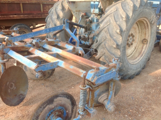 ขาย FORD 77 เครื่องT5 สภาพดี พร้อมใช้ มีใบดันหน้า ผาน7