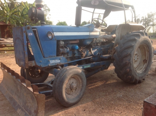 ขาย FORD 77 เครื่องT5 สภาพดี พร้อมใช้ มีใบดันหน้า ผาน7