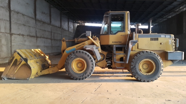 ขายรถแบคโฮ KOMATSU WA320-H ระบบการทำงานสมบูรณ์ เกียร์ใช้งานได้ครบ แอร์เย็น สีเดิมๆจากนอก ราคา.1350000 สนใจรีบจองด่วน