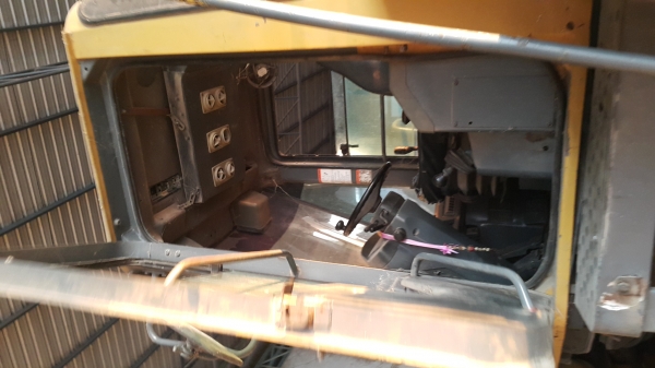 ขายรถแบคโฮ KOMATSU WA320-H ระบบการทำงานสมบูรณ์ เกียร์ใช้งานได้ครบ แอร์เย็น สีเดิมๆจากนอก ราคา.1350000 สนใจรีบจองด่วน ขายรถแบคโฮ KOMATSU WA320-H ระบบการทำงานสมบูรณ์ เกียร์ใช้งานได้ครบ แอร์เย็น สีเดิมๆจากนอก ราคา.1350000 สนใจรีบจองด่วน