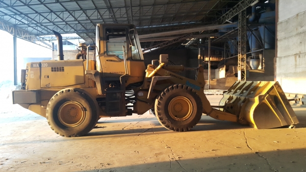 ขายรถแบคโฮ KOMATSU WA320-H ระบบการทำงานสมบูรณ์ เกียร์ใช้งานได้ครบ แอร์เย็น สีเดิมๆจากนอก ราคา.1350000 สนใจรีบจองด่วน ขายรถแบคโฮ KOMATSU WA320-H ระบบการทำงานสมบูรณ์ เกียร์ใช้งานได้ครบ แอร์เย็น สีเดิมๆจากนอก ราคา.1350000 สนใจรีบจองด่วน