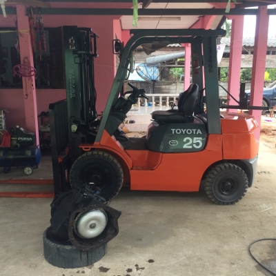 ขายรถฟอร์คลิฟท์ TOYOTA.  7FG25  เกียร์ออโต้ งาสไลด์ เสา 3 เมตร