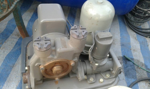 ปั้มน้ำฮิตาชิฝาครอบเหล็ก