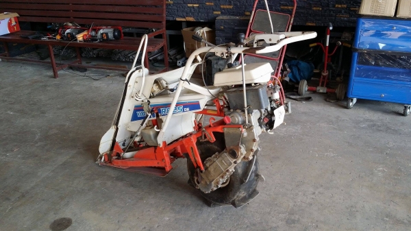 รถเกี่ยวข้าวเดินตามแบบมัดข้าวในตัว KUBOTA  รุ่น RB25DE เก่าญี่ปุ่น เกี่ยวมัด 1 แถว 1 ล้อ เครื่งยนต์ขนาด 3 แรง