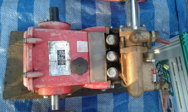 เครื่องฉีดยา 3 สูบพร้อมแท่น