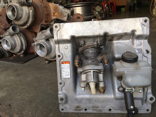 ขายชุดเบรคและคลัช hino mega