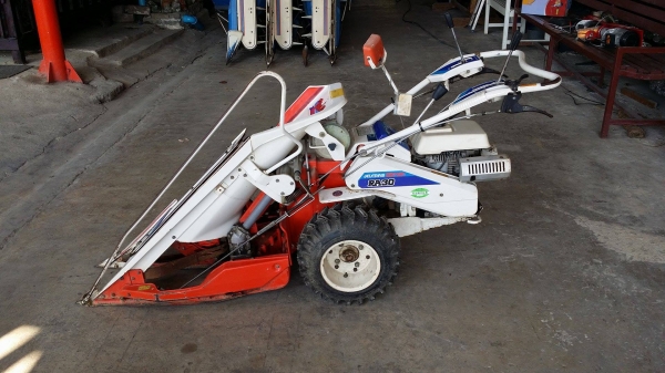 รถเกี่ยวข้าวเดินตามแบบมัดข้าวในตัว KUBOTA  รุ่น RA30 เก่าญี่ปุ่น เกี่ยวมัด 1 แถว 2 ล้อ เครื่องยนต์ 3.7 แรง