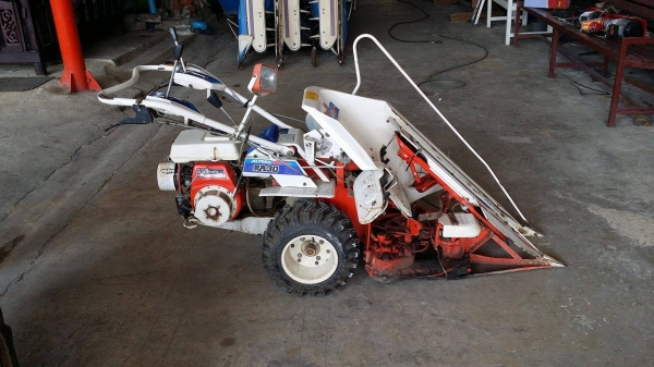 รถเกี่ยวข้าวเดินตามแบบมัดข้าวในตัว KUBOTA  รุ่น RA30 เก่าญี่ปุ่น เกี่ยวมัด 1 แถว 2 ล้อ เครื่องยนต์ 3.7 แรง