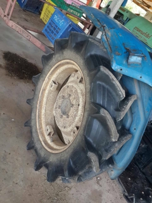 ขายรถไถ อิเซกิ 1 เพลา. 22 แรง  อุปกรณ์ 2 ชิ้น ผาน5 กับขลุบ เครื่องเกียร์ ดีพร้อมใช้ ราคาโทรมาคุยกันได้ครับ