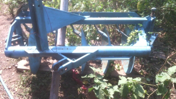 ขายรถไถ อิเซกิ 1 เพลา. 22 แรง  อุปกรณ์ 2 ชิ้น ผาน5 กับขลุบ เครื่องเกียร์ ดีพร้อมใช้ ราคาโทรมาคุยกันได้ครับ