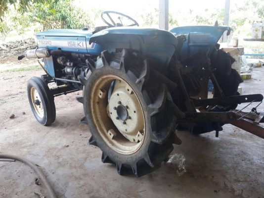 ขายรถไถ อิเซกิ 1 เพลา. 22 แรง  อุปกรณ์ 2 ชิ้น ผาน5 กับขลุบ เครื่องเกียร์ ดีพร้อมใช้ ราคาโทรมาคุยกันได้ครับ