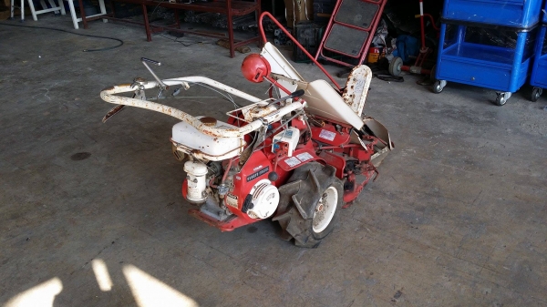 รถเกี่ยวข้าวเดินตามแบบมัดข้าวในตัว KUBOTA  รุ่น  HE306A เก่าญี่ปุ่น เกี่ยวมัด 1 แถว 2 ล้อ     เครื่งยนต์ขนาด 5.2 แรง