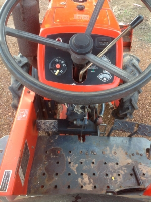 แทรกเตอร์คูโบต้า KRT สภาพสวยพร้อมใช้งาน. มีผานดันหน้า