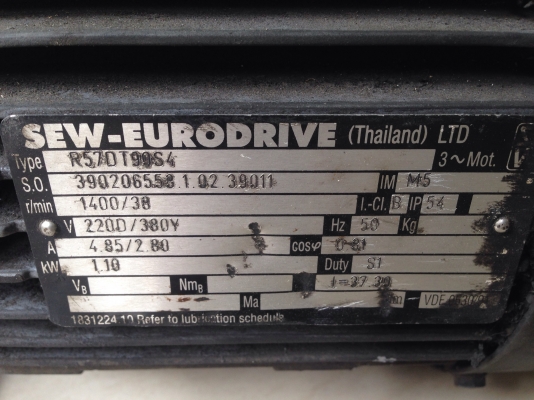 ( เหลือ 2 ตัวครับ )ขายมอเตอร์เกียร์ Sew eurodrive 1.5HP. 380V อัตราทด 1:37 เพลาออกประมาณ 38รอบต่อนาที สภาพสวยเดิมๆ วิ่งนิ่ม พร้อมใช้งาน มี 6ตัวครับ