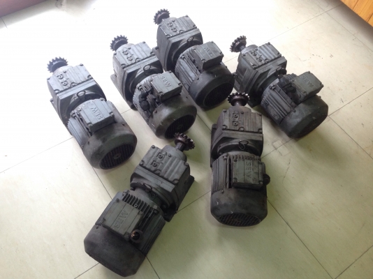 ( เหลือ 2 ตัวครับ )ขายมอเตอร์เกียร์ Sew eurodrive 1.5HP. 380V อัตราทด 1:37 เพลาออกประมาณ 38รอบต่อนาที สภาพสวยเดิมๆ วิ่งนิ่ม พร้อมใช้งาน มี 6ตัวครับ