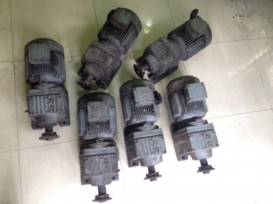 ( เหลือ 2 ตัวครับ )ขายมอเตอร์เกียร์ Sew eurodrive 1.5HP. 380V อัตราทด 1:37 เพลาออกประมาณ 38รอบต่อนาที สภาพสวยเดิมๆ วิ่งนิ่ม พร้อมใช้งาน มี 6ตัวครับ