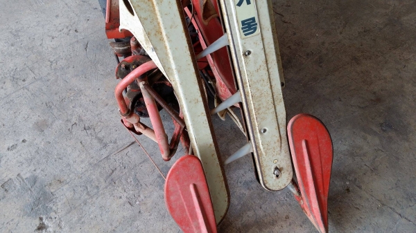 รถเกี่ยวข้าวเดินตามแบบมัดข้าวในตัว UEY เก่าญี่ปุ่น เกี่ยวมัด 1 แถว 2 ล้อ ใช้งานง่าย  สภาพสวย เครื่องพร้อมใช้งาน