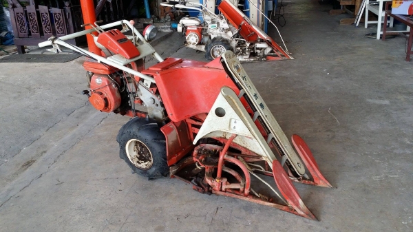 รถเกี่ยวข้าวเดินตามแบบมัดข้าวในตัว UEY เก่าญี่ปุ่น เกี่ยวมัด 1 แถว 2 ล้อ ใช้งานง่าย  สภาพสวย เครื่องพร้อมใช้งาน