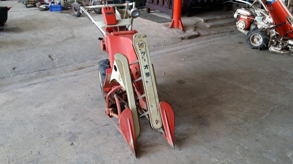 รถเกี่ยวข้าวเดินตามแบบมัดข้าวในตัว UEY เก่าญี่ปุ่น เกี่ยวมัด 1 แถว 2 ล้อ ใช้งานง่าย  สภาพสวย เครื่องพร้อมใช้งาน