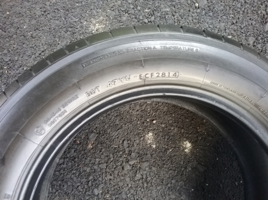 ยางYOKOHAMA 175 65R15 ปี2014 สภาพสวยมากๆดอกเยอะมากๆไม่มีปะ
