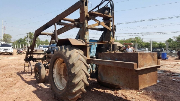 ขาย รถคีบอ้อยพร้อมใช้งาน รถไถ FORD 6600 เสื้อลาย ติดคีบกลกิจขาคู่ เอกสารเล่มทะเบียนครบ ราคาต่อรองได้ครับ ขาย รถคีบอ้อยพร้อมใช้งาน รถไถ FORD 6600 เสื้อลาย ติดคีบกลกิจขาคู่ เอกสารเล่มทะเบียนครบ ราคาต่อรองได้ครับ