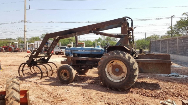 ขาย รถคีบอ้อยพร้อมใช้งาน รถไถ FORD 6600 เสื้อลาย ติดคีบกลกิจขาคู่ เอกสารเล่มทะเบียนครบ ราคาต่อรองได้ครับ