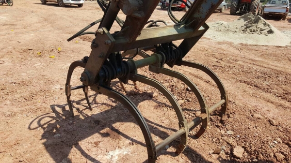 ขาย รถคีบอ้อยพร้อมใช้งาน รถไถ FORD 6600 เสื้อลาย ติดคีบกลกิจขาคู่ เอกสารเล่มทะเบียนครบ ราคาต่อรองได้ครับ ขาย รถคีบอ้อยพร้อมใช้งาน รถไถ FORD 6600 เสื้อลาย ติดคีบกลกิจขาคู่ เอกสารเล่มทะเบียนครบ ราคาต่อรองได้ครับ