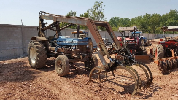 ขาย รถคีบอ้อยพร้อมใช้งาน รถไถ FORD 6600 เสื้อลาย ติดคีบกลกิจขาคู่ เอกสารเล่มทะเบียนครบ ราคาต่อรองได้ครับ ขาย รถคีบอ้อยพร้อมใช้งาน รถไถ FORD 6600 เสื้อลาย ติดคีบกลกิจขาคู่ เอกสารเล่มทะเบียนครบ ราคาต่อรองได้ครับ