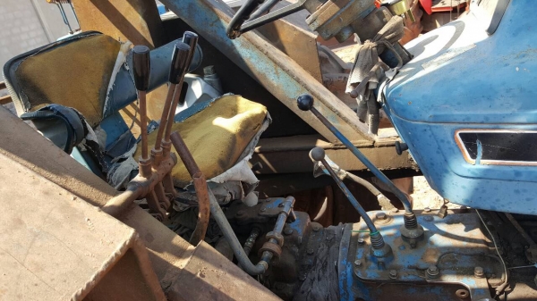 ขาย รถคีบอ้อยพร้อมใช้งาน รถไถ FORD 6600 เสื้อลาย ติดคีบกลกิจขาคู่ เอกสารเล่มทะเบียนครบ ราคาต่อรองได้ครับ ขาย รถคีบอ้อยพร้อมใช้งาน รถไถ FORD 6600 เสื้อลาย ติดคีบกลกิจขาคู่ เอกสารเล่มทะเบียนครบ ราคาต่อรองได้ครับ