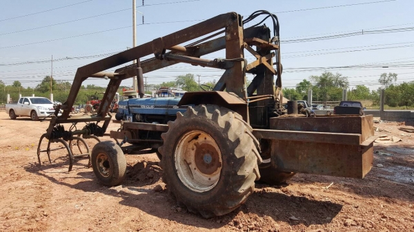 ขาย รถคีบอ้อยพร้อมใช้งาน รถไถ FORD 6600 เสื้อลาย ติดคีบกลกิจขาคู่ เอกสารเล่มทะเบียนครบ ราคาต่อรองได้ครับ ขาย รถคีบอ้อยพร้อมใช้งาน รถไถ FORD 6600 เสื้อลาย ติดคีบกลกิจขาคู่ เอกสารเล่มทะเบียนครบ ราคาต่อรองได้ครับ