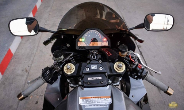 Honda Cbr1000RR 2005 ทะเบียนพร้อมโอน ภาษีไม่ขาดต่อ