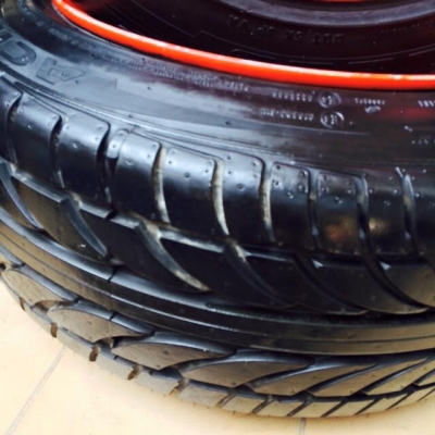 ล้อซิ่ง ขอบ 15&rdquo; หน้ากว้าง  8&rdquo; หลังกว้าง  9&rdquo;  ET 0 พร้อมยาง Achilles ES 195-55R15 ปี 12 สภาพดีสวยๆ  ขาย 9,800 บาท สนใจโทร 062-121-9299 088-022-3848