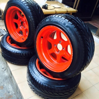 ล้อซิ่ง ขอบ 15&rdquo; หน้ากว้าง  8&rdquo; หลังกว้าง  9&rdquo;  ET 0 พร้อมยาง Achilles ES 195-55R15 ปี 12 สภาพดีสวยๆ  ขาย 9,800 บาท สนใจโทร 062-121-9299 088-022-3848