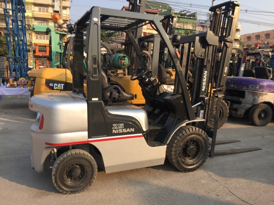 รถยกนิสสัน รุ่นรองล่าสุด น้ำหนักยก 2.5 ตัน เสาสูง 3 เมตร เครื่องดีเซล เกียร์ออโต้ รถยกนิสสัน รุ่นรองล่าสุด น้ำหนักยก 2.5 ตัน เสาสูง 3 เมตร เครื่องดีเซล เกียร์ออโต้