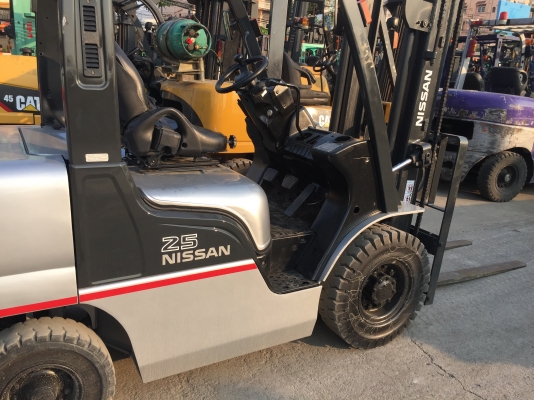 รถยกนิสสัน รุ่นรองล่าสุด น้ำหนักยก 2.5 ตัน เสาสูง 3 เมตร เครื่องดีเซล เกียร์ออโต้ รถยกนิสสัน รุ่นรองล่าสุด น้ำหนักยก 2.5 ตัน เสาสูง 3 เมตร เครื่องดีเซล เกียร์ออโต้