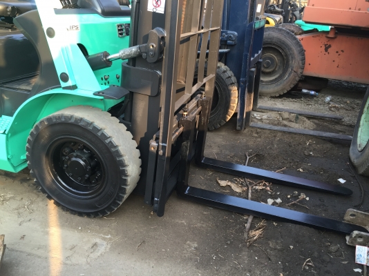 รถยกมิตซูบิชิ รุ่นล่าสุด น้ำหนักยก 2.5 ตัน เสาสูง 4 เมตร แผงงาสไลด์ เสาสูง 4 เมตร เครื่องเบนซินติดแก๊สเรียบร้อย