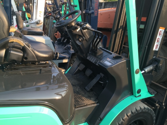 รถยกมิตซูบิชิ รุ่นล่าสุด น้ำหนักยก 2.5 ตัน เสาสูง 4 เมตร แผงงาสไลด์ เสาสูง 4 เมตร เครื่องเบนซินติดแก๊สเรียบร้อย