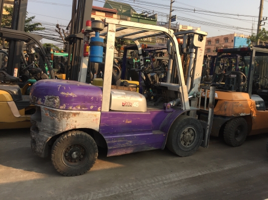 รถยก 4.5 ตัน เสาสูง 3 เมตร เครื่องดีเซล เกียร์ออโต้