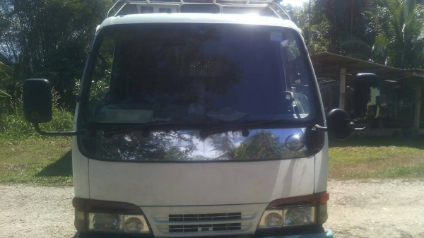 รถอีซุซุ 6 ล้อดั้ม KS11 - เปลื่ยนเครื่อง 100 แรงม้า.  ปี 38.    สนใจติดต่อ  081 - 6079515