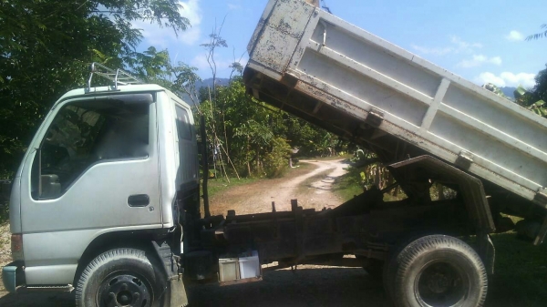 รถอีซุซุ 6 ล้อดั้ม KS11 - เปลื่ยนเครื่อง 100 แรงม้า.  ปี 38.    สนใจติดต่อ  081 - 6079515