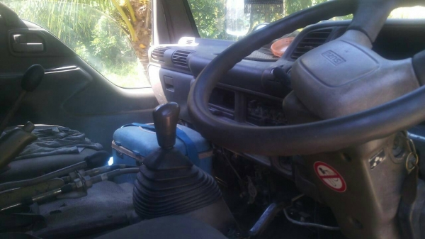 รถอีซุซุ 6 ล้อดั้ม KS11 - เปลื่ยนเครื่อง 100 แรงม้า.  ปี 38.    สนใจติดต่อ  081 - 6079515