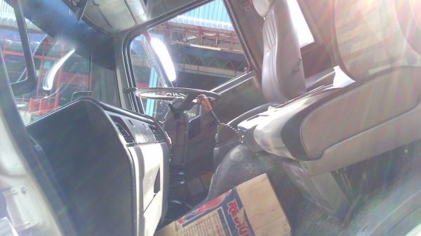 รถอีซุซุ 6 ล้อดั้ม KS11 - เปลื่ยนเครื่อง 100 แรงม้า.  ปี 38.    สนใจติดต่อ  081 - 6079515