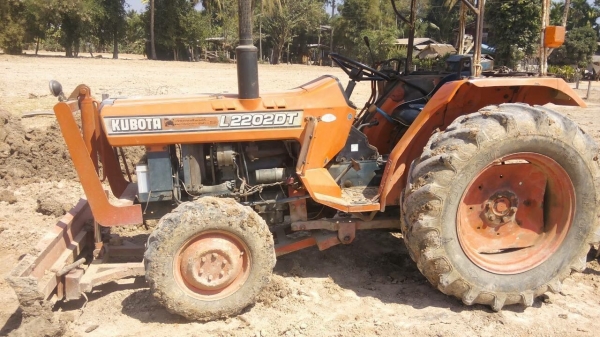 ขาย Kubota 22 แรง 2เพลาใช้ได้ พร้อมใช้ ใบดัน ผานพรวน ครบเซต