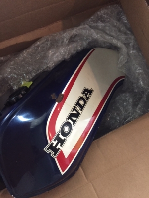 ถังน้ำมัน 1983 Honda CB1100F Bol D'or มือสอง