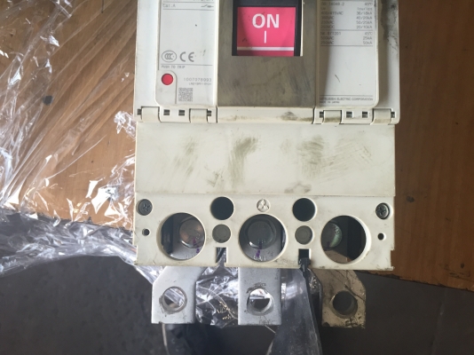 ขายเบรกเกอร์ mitsubishi 400A สภาพดีใช้งานได้ครับ